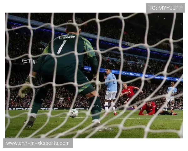 大连曼巴大步趟球，高速抽射破门得分——速度与精准的软文之旅